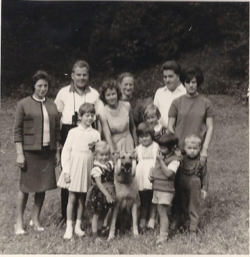 1966 - Gruppenbild mit Hund